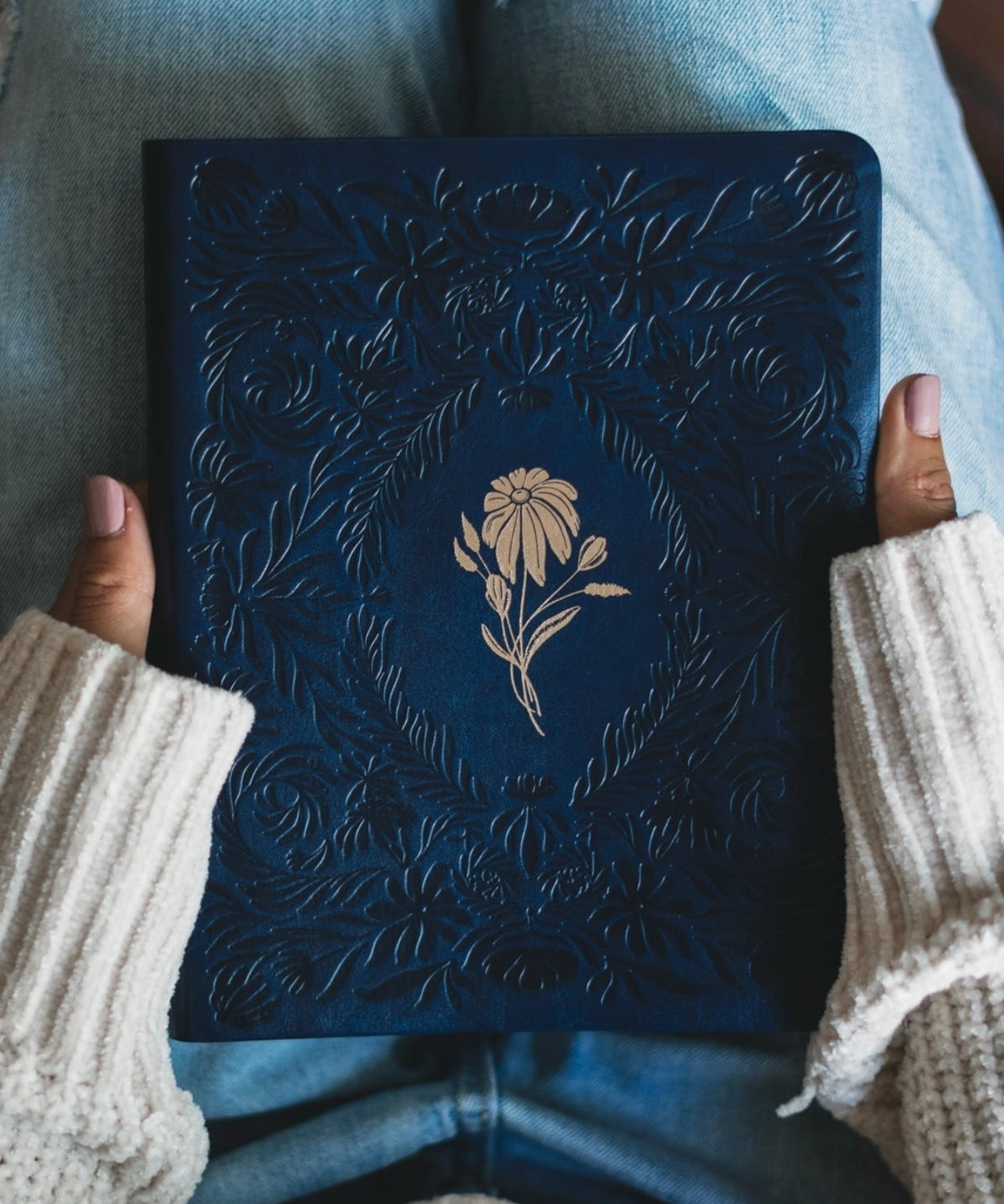 Hosanna Revival l NLT Notetaking Bible: Versailles Theme