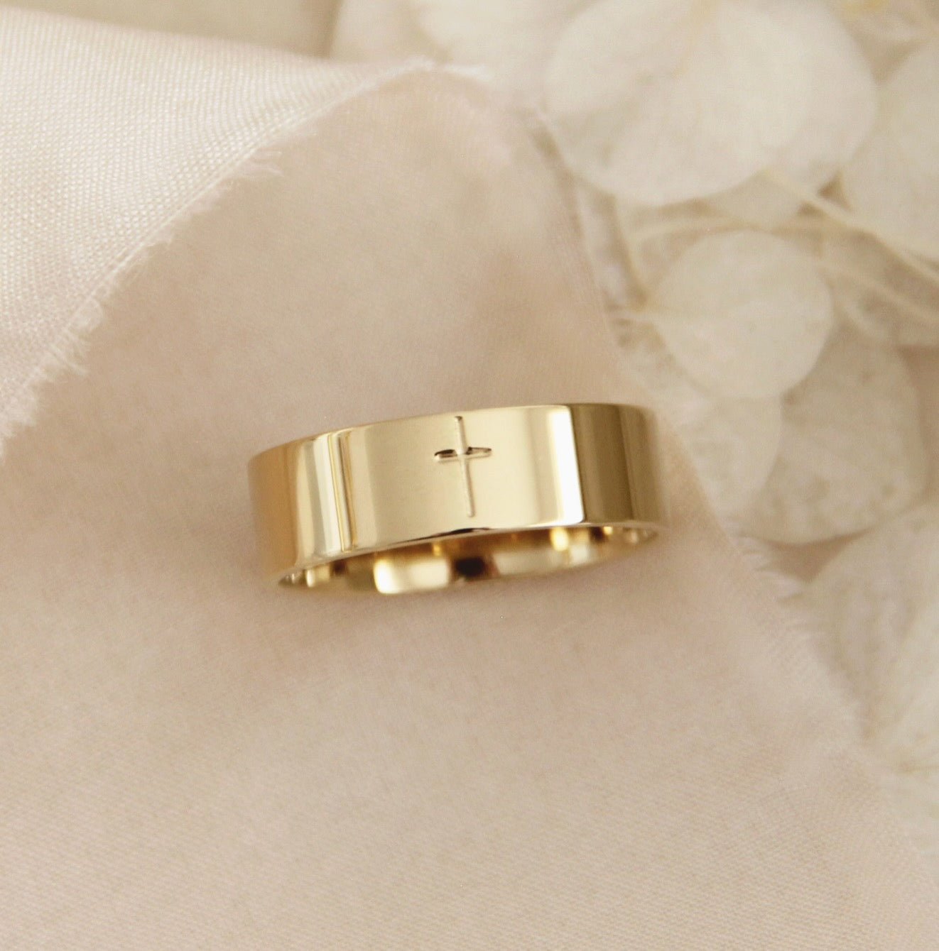 LoveStory Cross Wide Band Ring